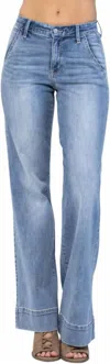 JUDY BLUE MID RISE WIDE LEG JEANS IN LIGHT WASH