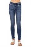 Judy Blue Mid Rise With Handsand Skinny Jeans In Medium Wash In Blue