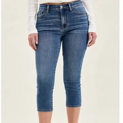 Judy Blue Midrise Capri Jean In Medium Blue