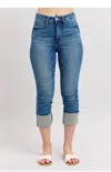 Judy Blue Mid Rise Cuffed Skinny Capri Jeans In Medium Wash In Blue
