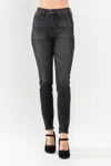 Judy Blue Mid Rise Tummy Control Skinny Jeans Wash In Black In Black