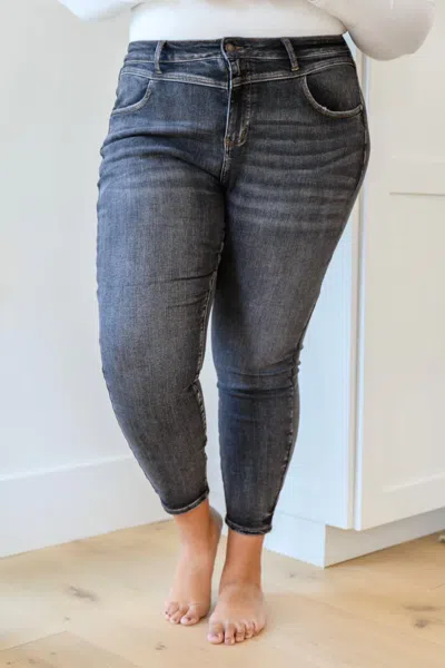 Judy Blue Yoke High Rise Skinny Jean In Vintage Black