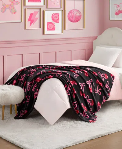Juicy Couture Plush Throw, 50" X 70" In Multi