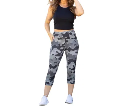 Julia Rose Ace Capri Leggings With Pockets In Camo In Multi