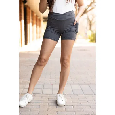JULIA ROSE CALEIGH CROSSOVER BIKER 5" SHORTS IN CHARCOAL