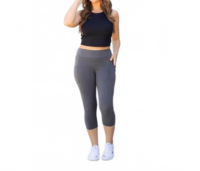 Julia Rose Dani Capri Leggings With Pockets In Charcoal In Gray