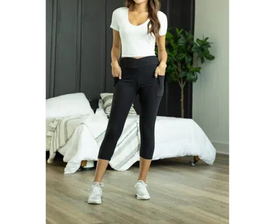 Julia Rose Lillian Sculpting Crossover Capri In Black