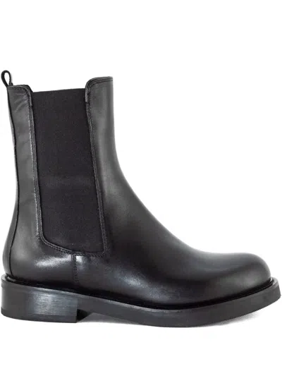 Julie Dee Elastic-insert Chelsea Boots In Black
