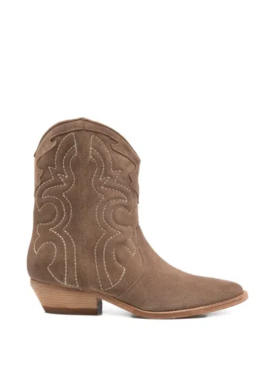 Julie Dee Embroidered Cowboy Boots In Brown