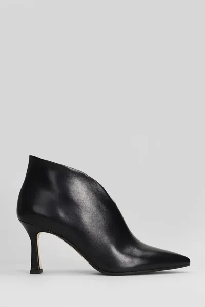 JULIE DEE HIGH HEELS ANKLE BOOTS IN BLACK LEATHER