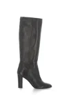 Julie Dee Round-toe Boots In Black