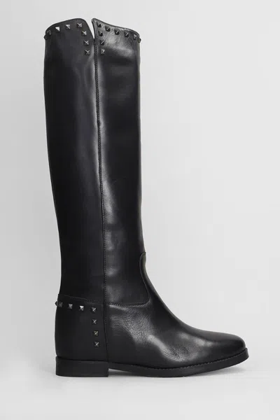 Julie Dee Low Heels Boots In Black