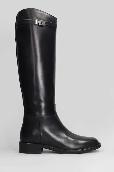 Julie Dee Low Heels Boots In Black Leather
