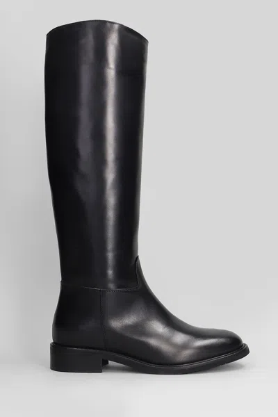 Julie Dee Low Heels Boots In Black Leather