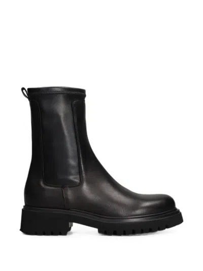 Julie Dee Lug-sole Chelsea Boots In Black