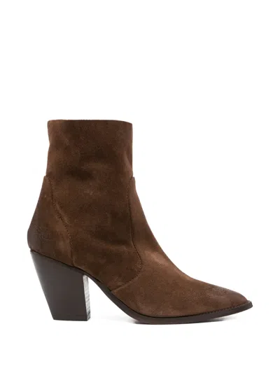 Julie Dee Pointed Boots In Brown