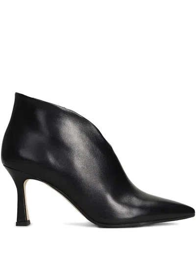 Julie Dee Pointed-toe Boots In Black