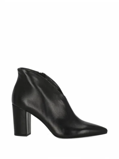Julie Dee Pointed-toe Side-zip Ankle Boots In Black