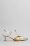 Julie Dee Pumps In Platinum Leather