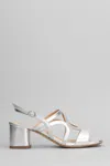 Julie Dee Pumps In Silver Leather
