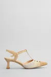 Julie Dee Pumps In Beige Suede
