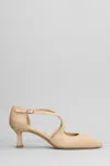 Julie Dee Pumps In Powder Leather In Beige