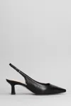 Julie Dee Pumps In Black Leather In Black