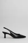 Julie Dee Pumps In Black Leather In Black