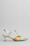 Julie Dee Pumps In Platinum Leather
