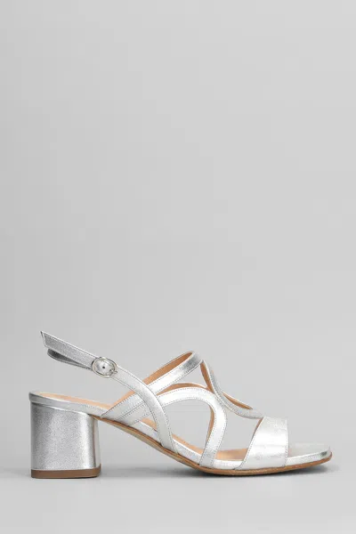 JULIE DEE PUMPS IN SILVER LEATHER