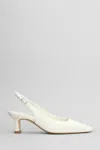 Julie Dee Pumps In White Leather In White