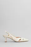 Julie Dee Pumps In White Leather In White