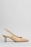 Julie Dee Pumps In Powder Leather In Powder