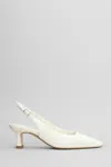 Julie Dee Pumps In White Leather In White