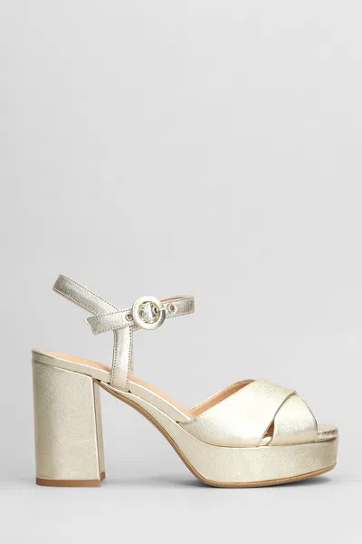Julie Dee Sandals In Platinum Leather