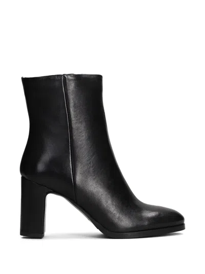 Julie Dee Side-zip Ankle Boots In Black
