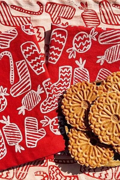 Julie Peach Block Printed Candy Stripe Napkin Set In Red At Urban Outfitters