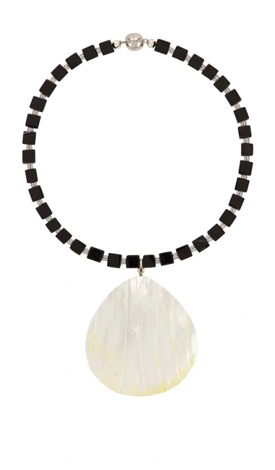 Julietta Oro Necklace In Black & Pearl