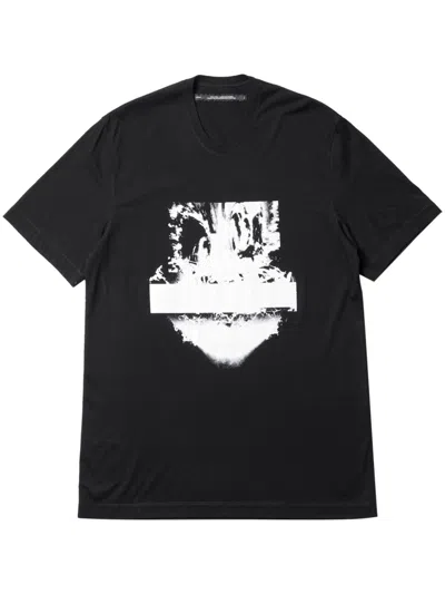 Julius Rift Graphic T-shirt In Black