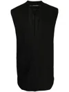 Julius V-neck Sleeveless Gilet In Schwarz