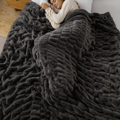 July Luxury High-end Texture Faux Rabbite Fur Throw Blanket,double Side Ruched Rabbit Fur Mega Blanket Fo In Black