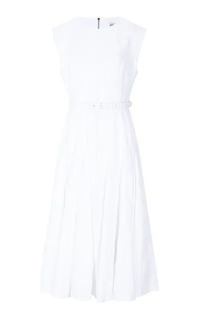Julycolumn Moda Operandi In White