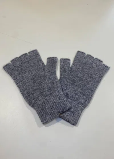 Jumper1234 Women's Fingerless Gloves In Grey In Pattern