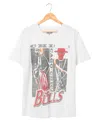 Junk Food Clothing Unisex Nba Chicago Bulls Jump Shot Short Sleeve Tee In White