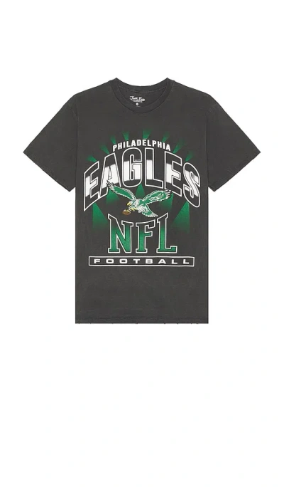 Junk Food Eagles Chrome Vintage Tee In Charcoal