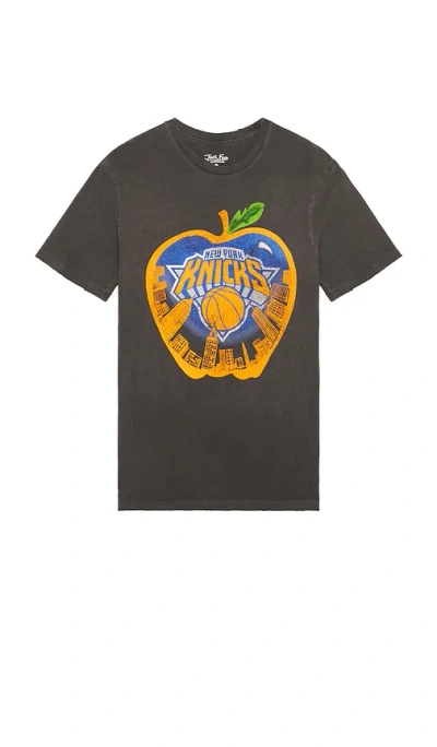 Junk Food Knicks Big Apple Vintage Tee In Black