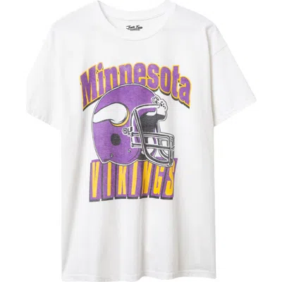Junk Food Minnesota Vikings Throwback Helmet Cotton Graphic T-shirt In White