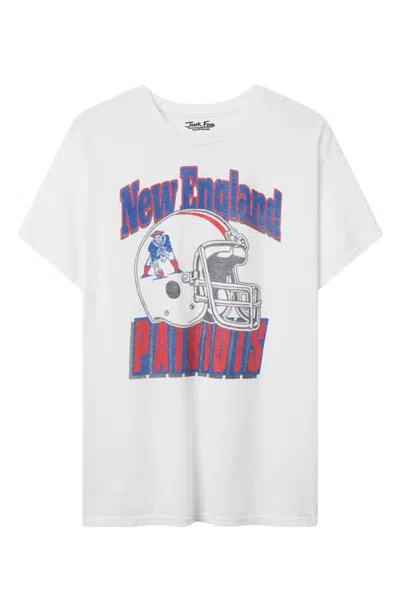 Junk Food New England Patriots Throwback Helmet Cotton Graphic T-shirt In White