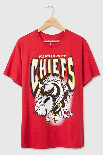 Junk Food Nfl Checkdown Flea Market Tee In Kansas City Chiefs, Men's At Urban Outfitters In Red