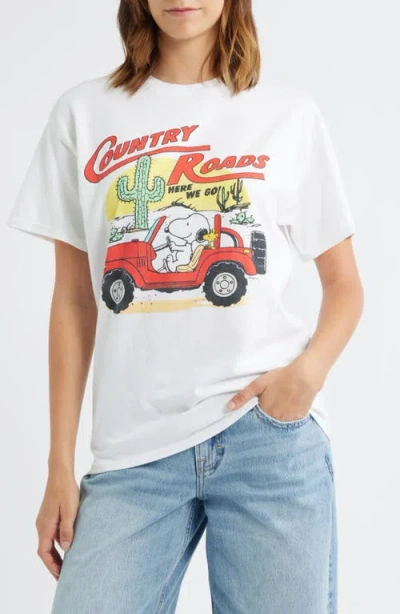 Junk Food Peanuts® Snoopy Cotton Graphic T-shirt In White